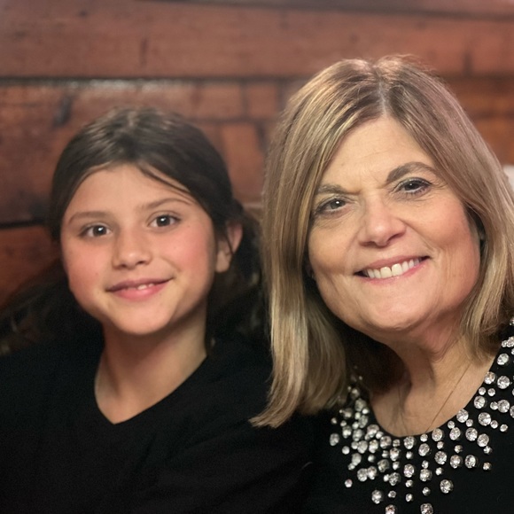 Meet your Posher, Renee - Picture 2 of 2